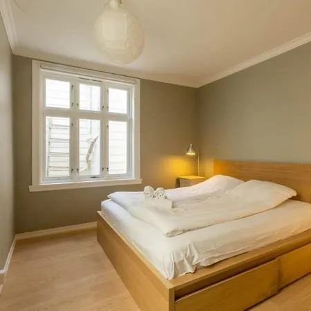 Dinbnb I Historical Cobblestone Street Bergen