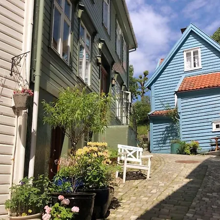 Dinbnb I Historical Cobblestone Street Apartmán